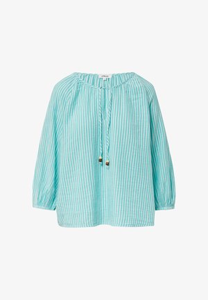 Lichtblauw gestreepte blouse met een ronde hals, geplooide details en koordjes met houten kralen. Heeft lange mouwen en een ontspannen pasvorm.