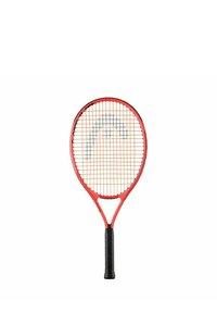 Tennistennis met een rood frame, zwarte grip en oranje snaren. Het hoofd is ovaal, met een zwart logo en een gestructureerde handgreep.