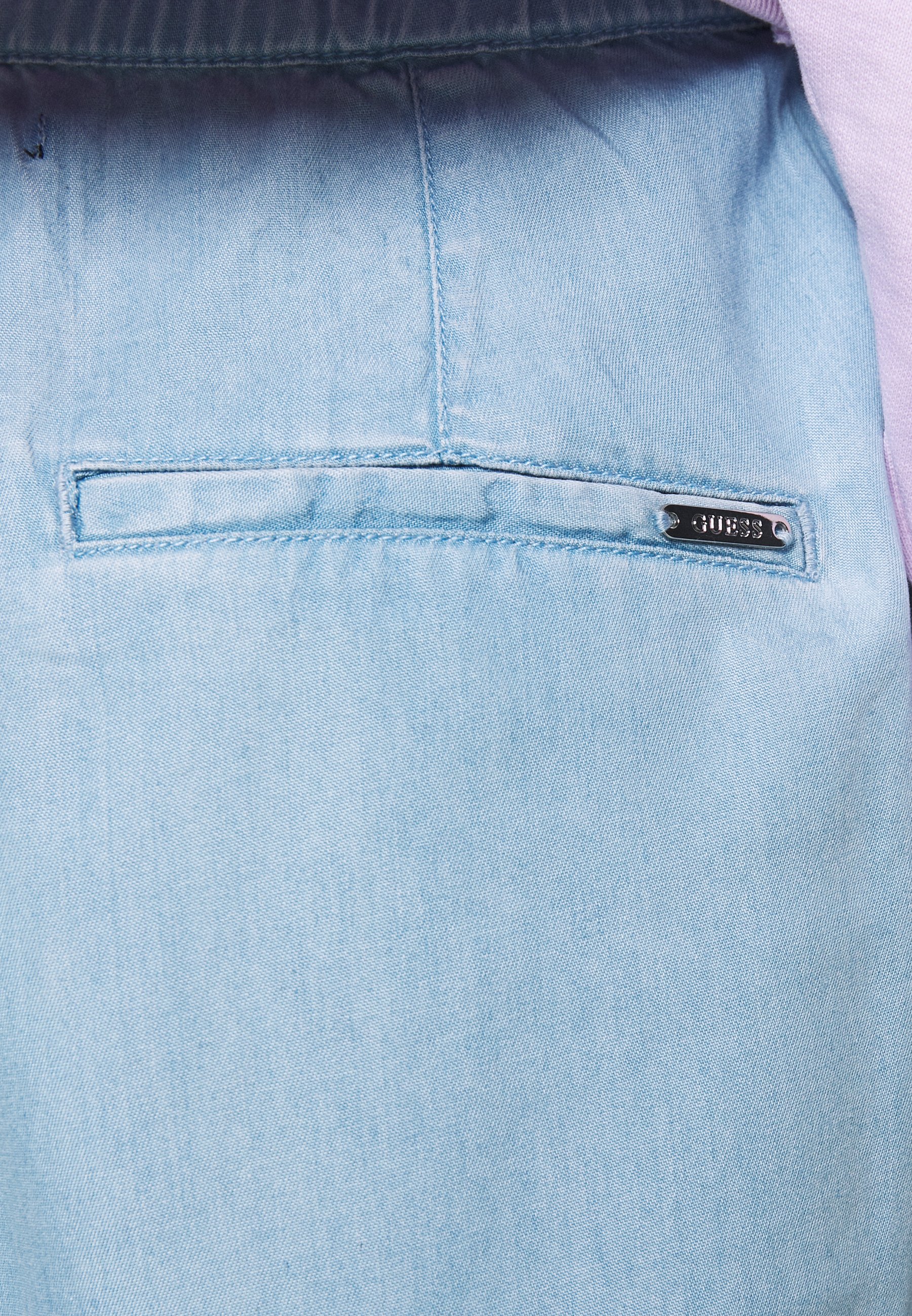 Guess IRINA PANT Flared jeans waterlyseblå denim Guess Skuldervesker: Kjøp opp til −50% | Stylight