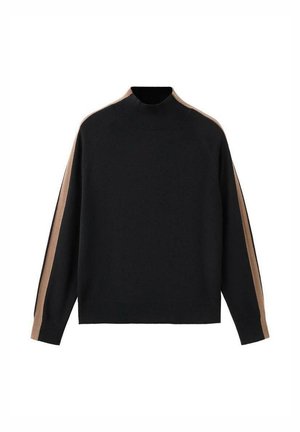 Suéter negro de punto con cuello alto y mangas raglán que presentan rayas beige a lo largo de los costados. Textura suave, ajuste relajado.