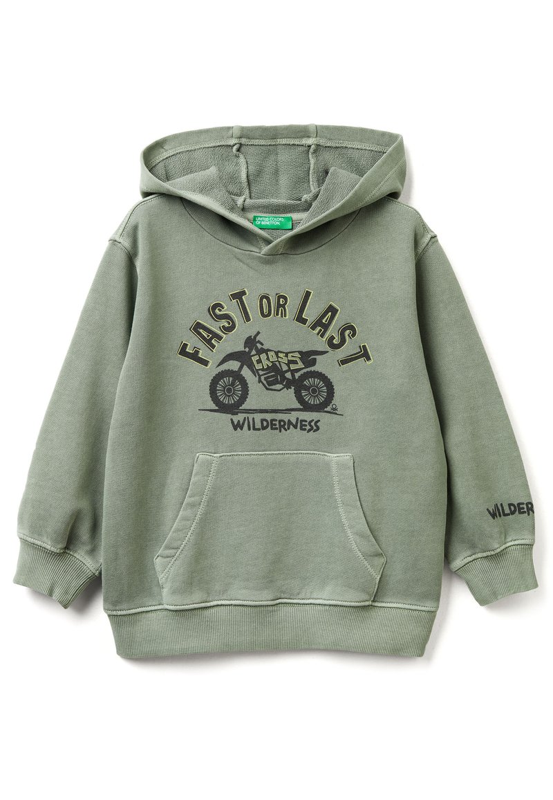 Felpa verde in morbido tessuto con tasca frontale, cappuccio con cordino e grafica con il testo "FAST or LAST" accompagnata da una stampa di una motocicletta.