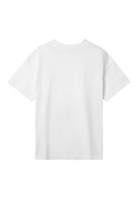 Hvid kortærmet t-shirt med rund hals, lavet af blødt bomuldsstof, med en glat tekstur og minimalistisk design.