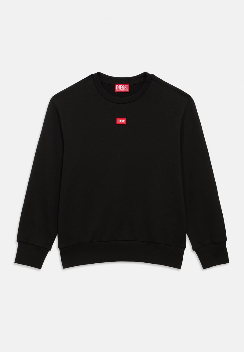 Μαύρο φούτερ από απαλό ύφασμα με ριμπ μανσέτες και τελείωμα. Διαθέτει μικρό κόκκινο λογότυπο στη μέση μπροστά.