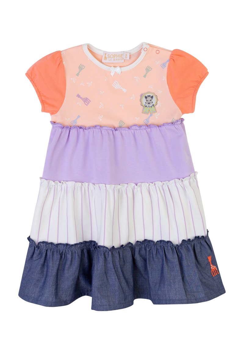 Abito colorato con maniche corte; parte superiore arancione, corpetto a strati in lavanda e bianco, gonna di jeans con volant. Presenta motivi giocosi e una giraffa ricamata.