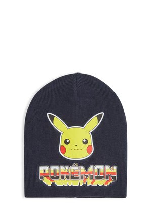 Granatowa dzianinowa czapka z dużą grafiką Pikachu oraz słowem "POKÉMON" w kolorowych blokowych literach u dołu.