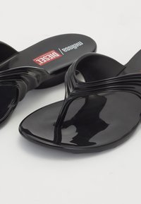 Melissa MELISSA QUANTUM THONG X DIESEL - Sandalai su T formos dirželiu - black