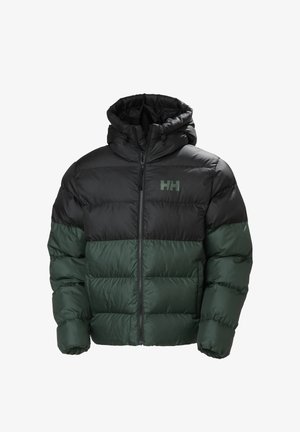 Chaqueta de invierno acolchada en negro y verde oscuro con capucha, cremallera frontal, puños elásticos y logo "HH" en el pecho izquierdo.