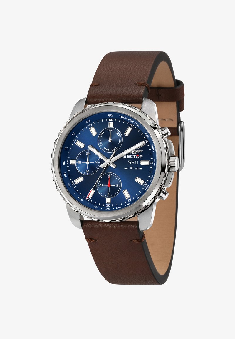 Orologio con cinturino in pelle marrone, dotato di cassa in acciaio inossidabile, quadrante blu, funzione cronografo e lancette luminose. Accento rosso notevole sul sottodial.