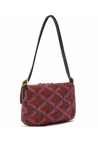 Borsa con perline caratterizzata da un motivo a diamante rosa e marrone, con tracolla in pelle scura e dettagli in metallo dorato. Forma rettangolare.