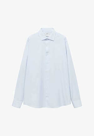 Chemise à manches longues bleu clair en tissu lisse, dotée d'une fermeture à boutons sur toute la longueur, d'un col pointu et d'un ourlet arrondi. Design simple et classique.