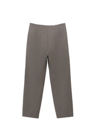 Pantalones rectos grises con una tela texturizada. Presentan una cintura alta y un frente plano, sin bolsillos visibles ni embellishments.