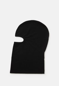 Musta balaklava, joka on valmistettu pehmeästä kankaasta, jossa on pyöreä yläsuoritus ja kasvot avautuvat. Sujuva rakenne ilman lisäkuvioita tai korostuksia.
