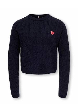 Mørkeblå kabelstrikket langærmet sweater med rund hals og lille rød hjerte-applikation med ordet "LOVE" på brystet.