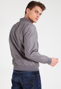 Urban Classics LIGHT BOMBER JACKET - Bombera - darkgrey