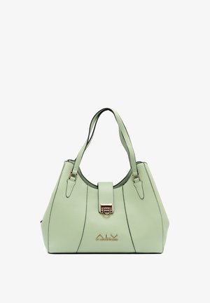 Grüne, strukturierte Handtasche mit doppelten Griffen, einer festen Form und goldenen Beschlägen, die den Deckel sichern. Mit Gold-Logo an der Vorderseite.