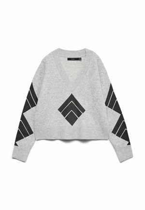 Šedý zkrácený svetr s výstřihem do V. Má černé geometrické vzory na rukávech a přední části. Vyrobeno z měkké, texturované látky.