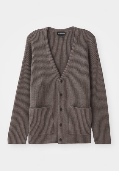 Mörkgrå ribbad cardigan med V-ringning, långa ärmar och två framfickor. Knäppt med fem mörka knappar. Mjuk textur.