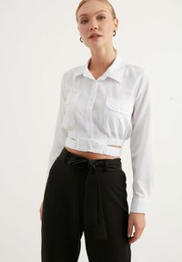 Herita SHIRRED  - Blus - white