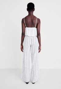 BDG Urban Outfitters Kalhoty - off-white