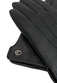 Guanti in pelle nera con dettagli cuciti e un accento di logo argentato. Texture liscia, design elegante e forma su misura.