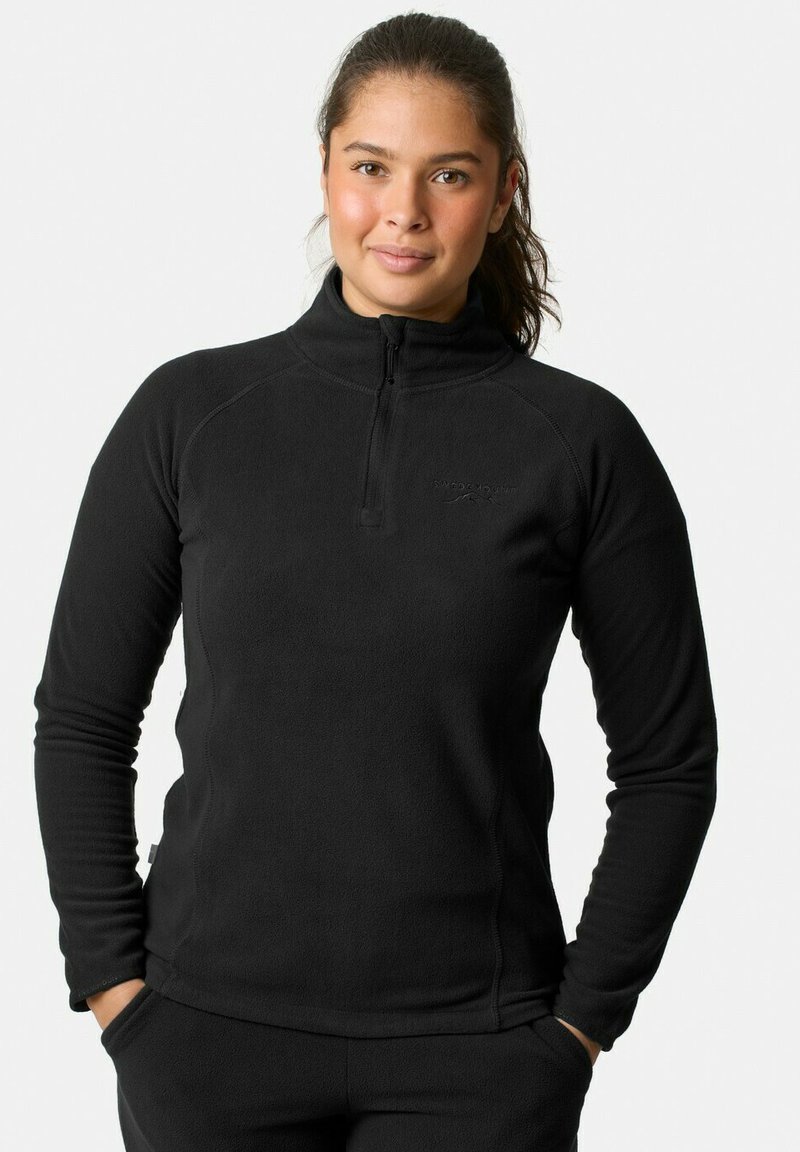 Zwarte fleece pullover met een hoge kraag en een halve rits. Heeft een zachte textuur en lange mouwen, met een klein logo op de borst.