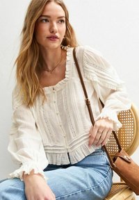 New Look PINTUCK LONG SLEEVE CROP - Blouse - off white