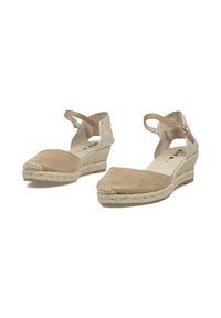 Cuñas de esparto de ante beige con acentos de tejido trenzado y tira de tobillo. Presentan una suela de yute trenzado. Diseño de puntera redondeada.