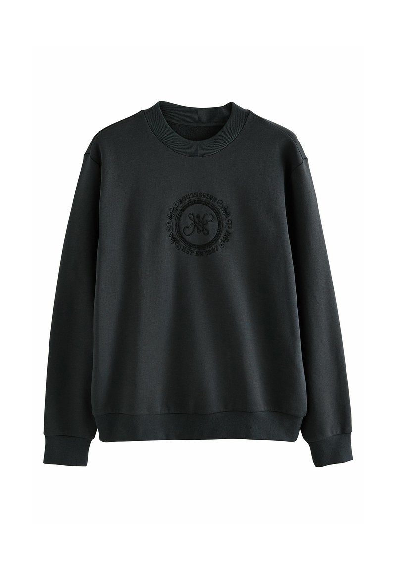 Sort sweatshirt med ribbet rund halsudskæring, lange ærmer og prægede cirkulære logo detaljer i midten. Blødt stof, afslappet pasform.