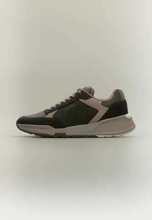Calvin Klein CITY RUNNER LACEUP  - Маратонки - olive night/desert taupe/beluga