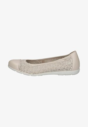 Beige ballerina's met een uitgesneden patroon aan de zijkanten, een gladde voorkant en een witte zool. Ronde neus en flexibel ontwerp voor comfort.