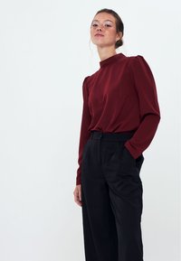 Herita STANDING COLLAR LONG SLEEVE - Camicetta - burgundy