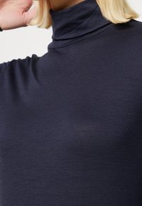 Gestuz Stickad tröja - dark blue