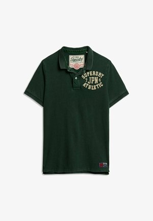 Donkergroen polo shirt van katoen, met een kraag en geborduurd "Superdry JPN Athletic" logo in crème. Korte mouwen en rechte zoom.