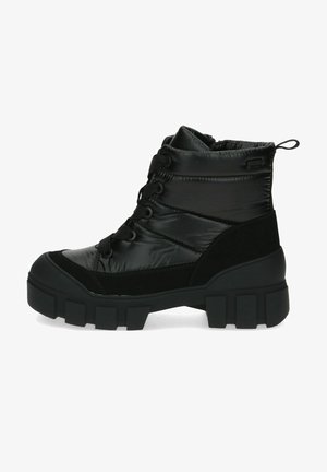 Schwarze, isolierte Knöchelboots aus glänzendem synthetischem Material, mit gepolstertem Schaft, Schnürung im vorderen Bereich und einer robusten, klobigen Gummisohle.