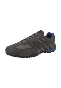 Graue Wildlederschuhe für den Sport mit einer abgerundeten Zehenpartie, Schnürverschluss und blauen Akzenten an der Ferse und im inneren Kragen. Strukturiertes Gummisohle.