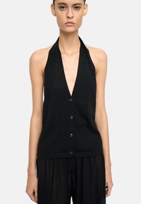 Czarny top na halter z głębokim dekoltem w kształcie V, zapinany na guziki, o gładkiej fakturze. Charakteryzuje się dopasowanym krojem i minimalistycznym stylem.