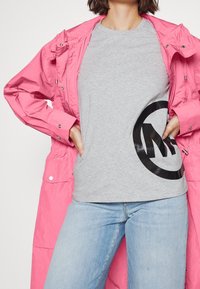 BOSS Tunn jacka - pink