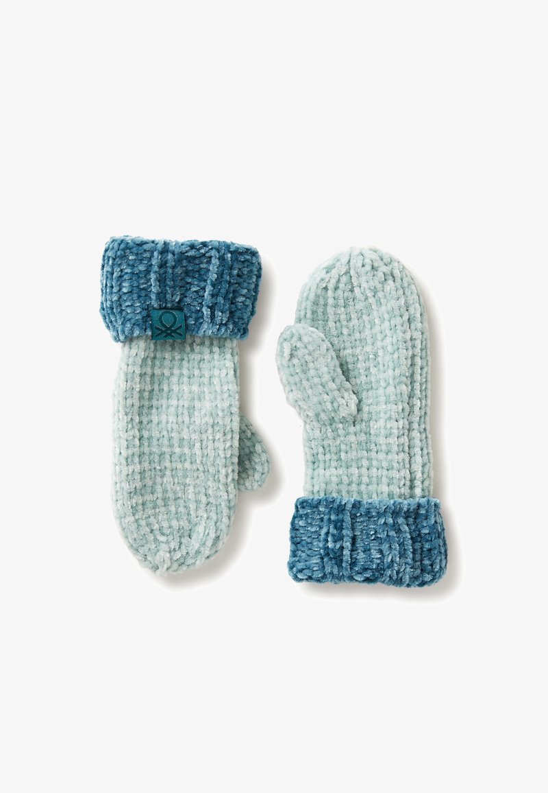 Muffole lavorate a maglia in una combinazione di colori blu chiaro e teal. Tessuto morbido e testurizzato con un polsino largo a coste. Aperture per il pollice e le dita visibili.