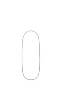 Silberne Kettenhalskette mit flachem Design, bestehend aus ineinandergreifenden Gliedern und einer glatten Oberfläche. Verschluss auf der Rückseite.