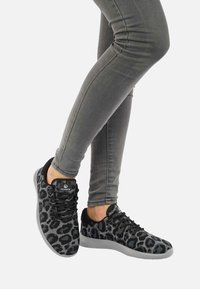 Giesswein Trainers - graphit