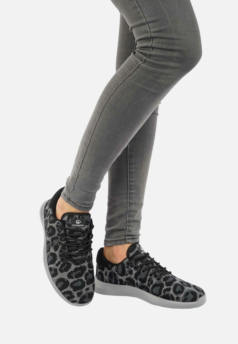 Giesswein Trainers - graphit