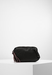 Liebeskind Berlin Axelremsväska - black