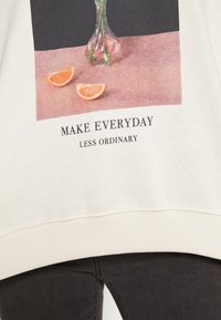 Monki Sudadera - off-white