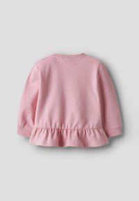 Top a maniche lunghe rosa realizzato in un tessuto morbido, caratterizzato da un orlo volants e polsini a costine. Design semplice con scollatura rotonda.