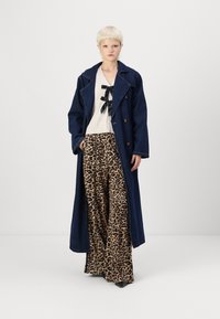 Pieces PCGRACE ULTRA WIDE PANTS - Treniņtērpa apakšdaļas - black
