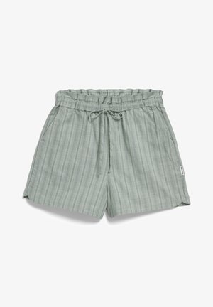 Groene gestreepte shorts met elastische tailleband en verstelbare trekkoord. Voorzien van zijzakken en een comfortabele pasvorm.
