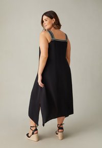 Live Unlimited London Maxiklänning - black