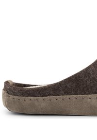 Travelin GETHOME - Slippers - brown