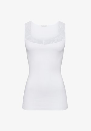 Witte tanktop met een gladde textuur, voorzien van een kantontwerp langs de halslijn en brede schouderbanden, in een aansluitende pasvorm.
