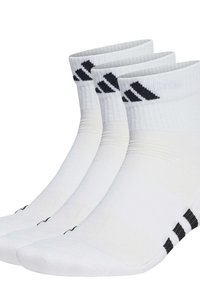 Calzini sportivi bianchi con righe nere in cima. Presentano una texture a coste e una punta rinforzata. Tre paia esposti insieme.